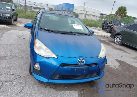 2013 Toyota Prius C Three z USA, uszkodzony, nr VIN JTDKDTB36D1544363